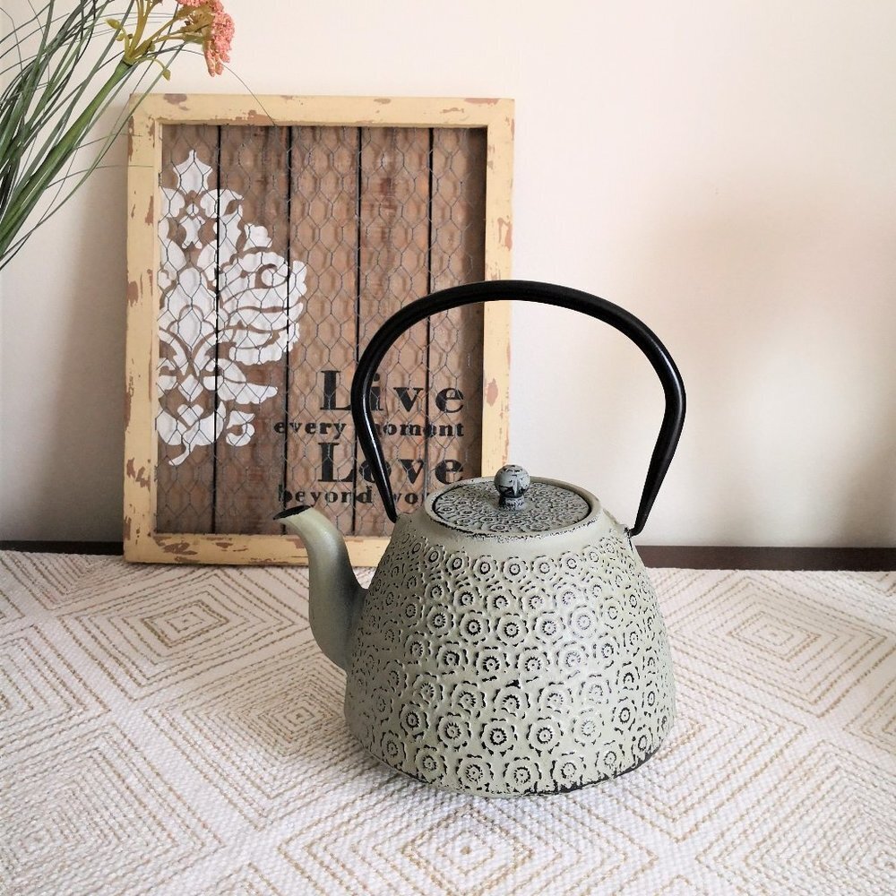 Cast Iron Teapot /Japanese Tea Kettle Floral Design (950 ml, Green)